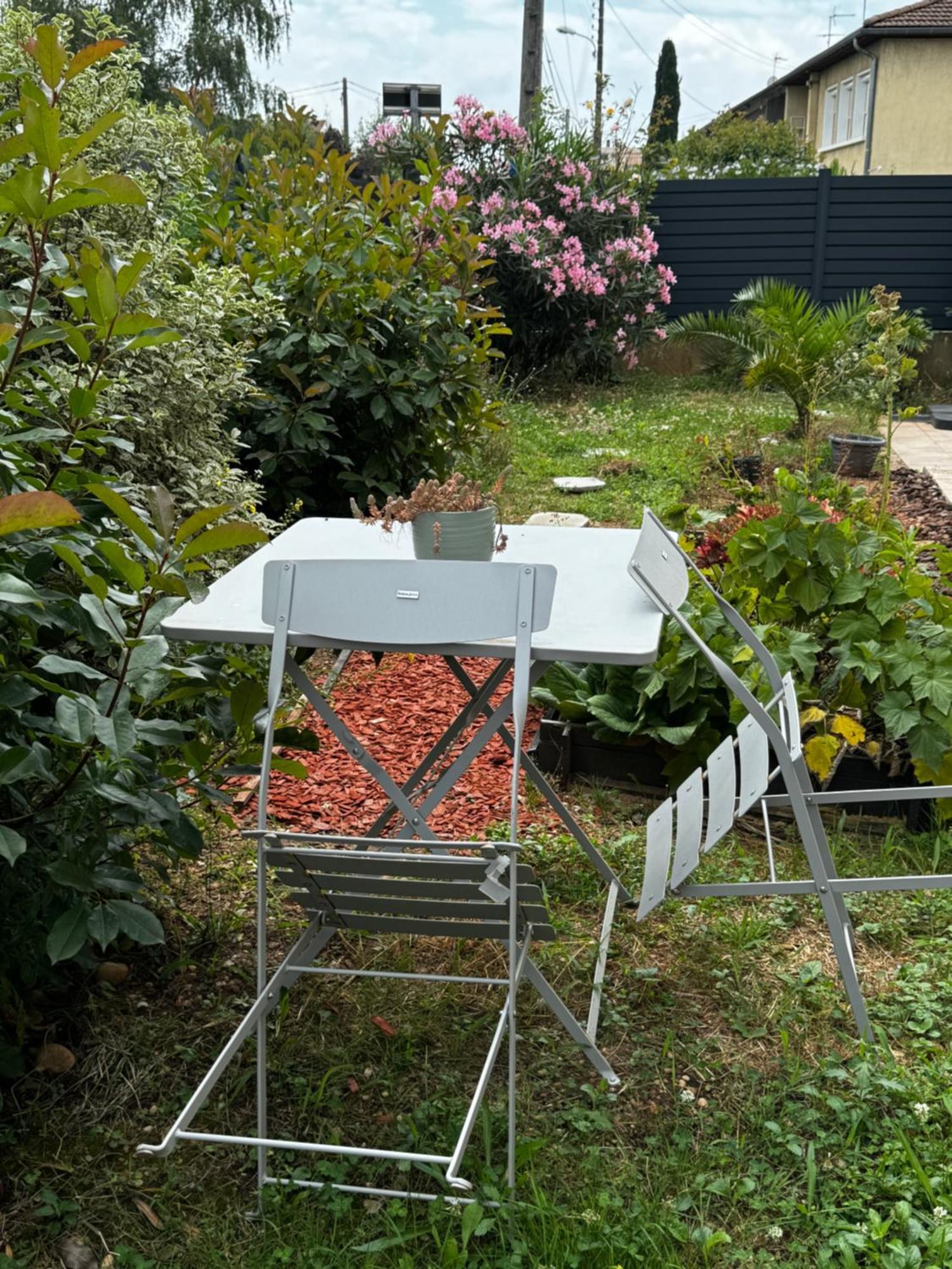 Au Calme Dans Maison En Rez De Jardin A 2,2 Kms Du Groupama Stadium Et Salle Ldlc Arena Meyzieu Luaran gambar