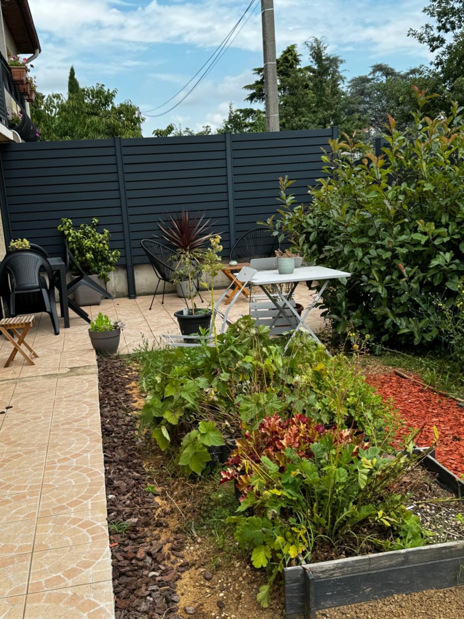 Au Calme Dans Maison En Rez De Jardin A 2,2 Kms Du Groupama Stadium Et Salle Ldlc Arena Meyzieu Luaran gambar