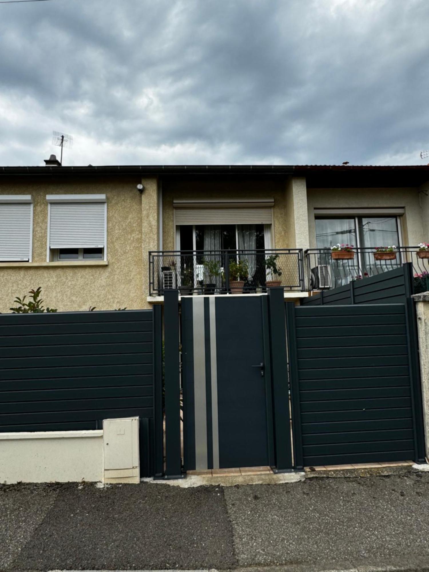 Au Calme Dans Maison En Rez De Jardin A 2,2 Kms Du Groupama Stadium Et Salle Ldlc Arena Meyzieu Luaran gambar
