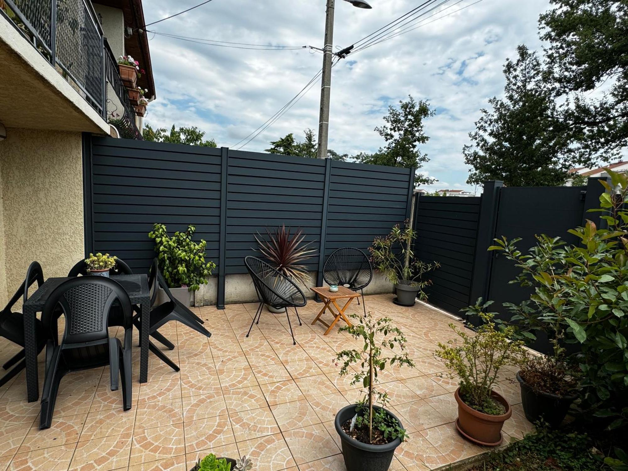 Au Calme Dans Maison En Rez De Jardin A 2,2 Kms Du Groupama Stadium Et Salle Ldlc Arena Meyzieu Luaran gambar